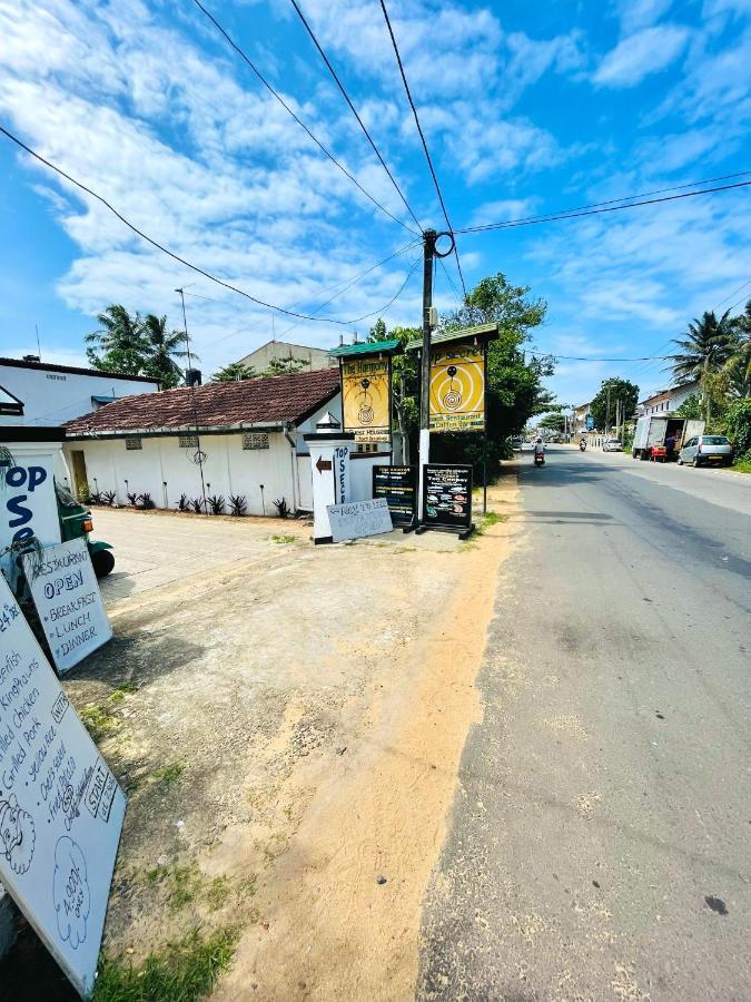 Harmony Guest House & Top Secret Beach Hikkaduwa Buitenkant foto